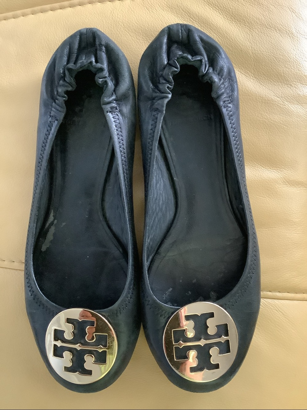 Tory Burch Minnie Leather Travel Ballet Flats Gold Logo Medallion Black Size 8 - Picture 6 of 9